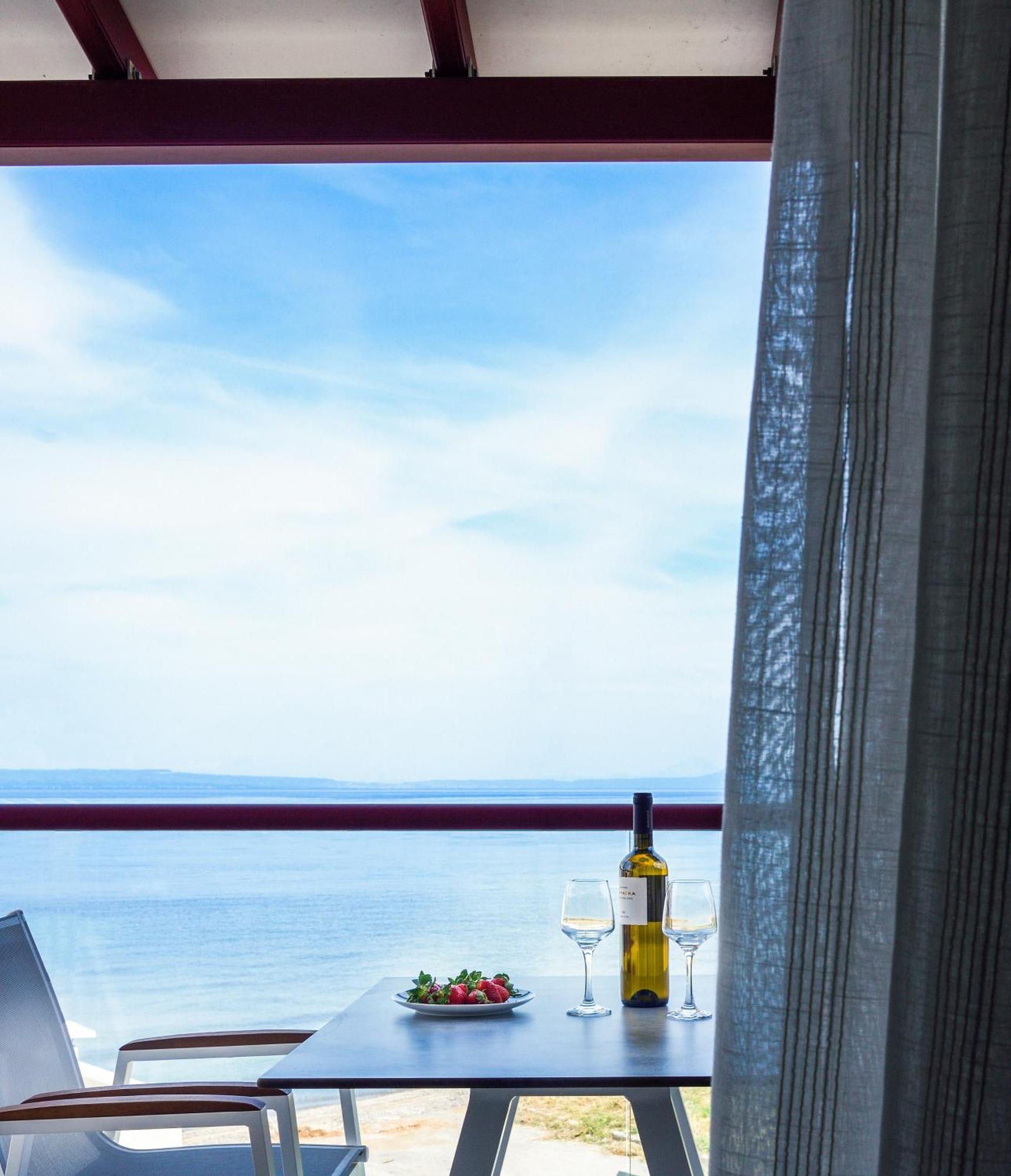 Elpiniki Luxury Rooms Nea Poteidaia Bagian luar foto