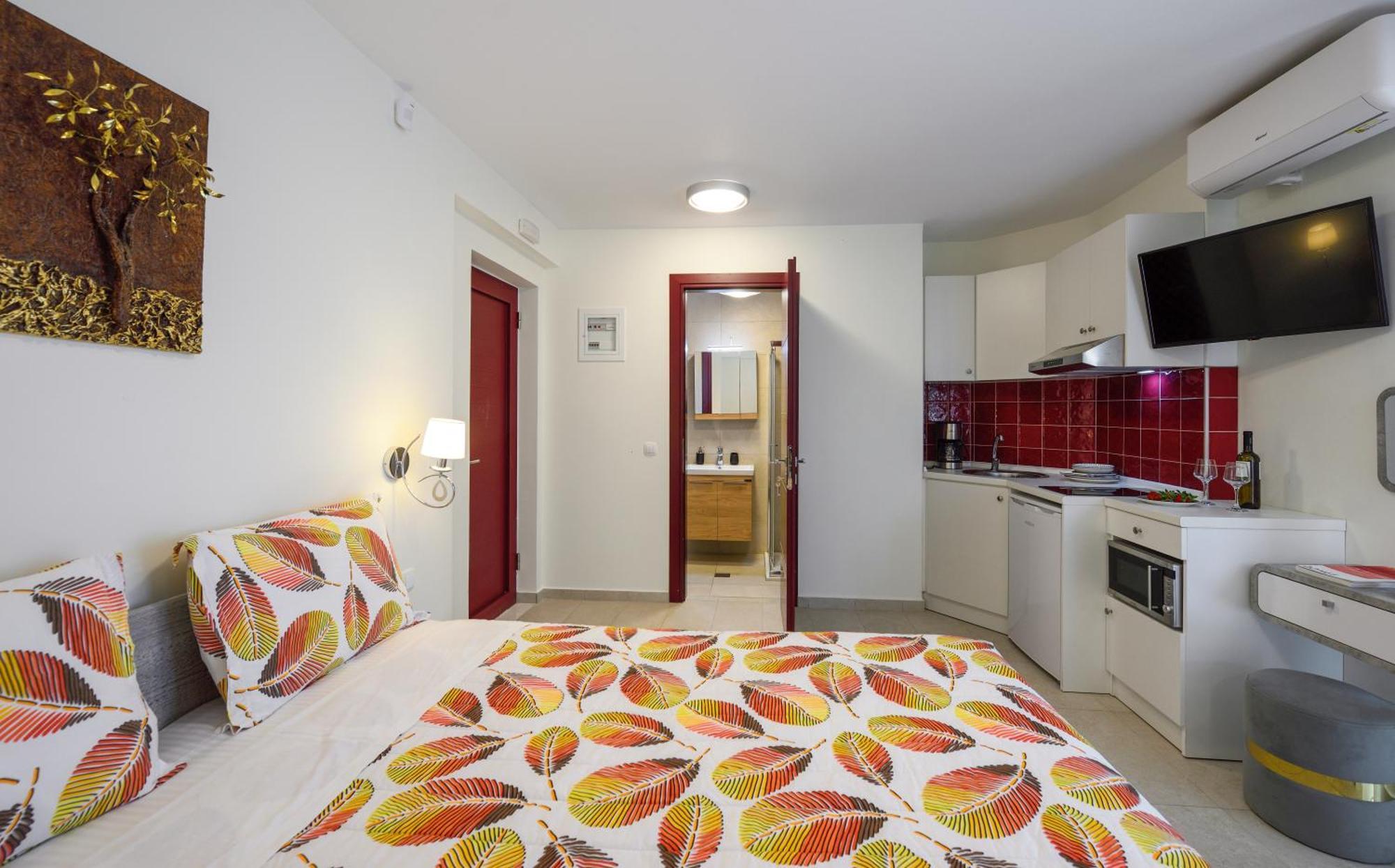 Elpiniki Luxury Rooms Nea Poteidaia Bagian luar foto