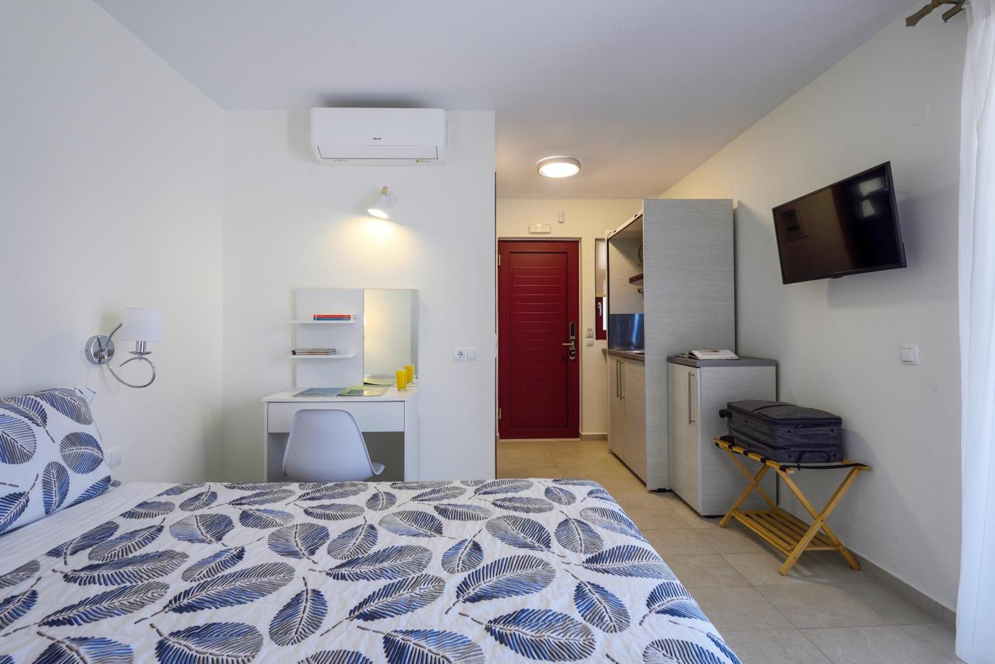 Elpiniki Luxury Rooms Nea Poteidaia Bagian luar foto