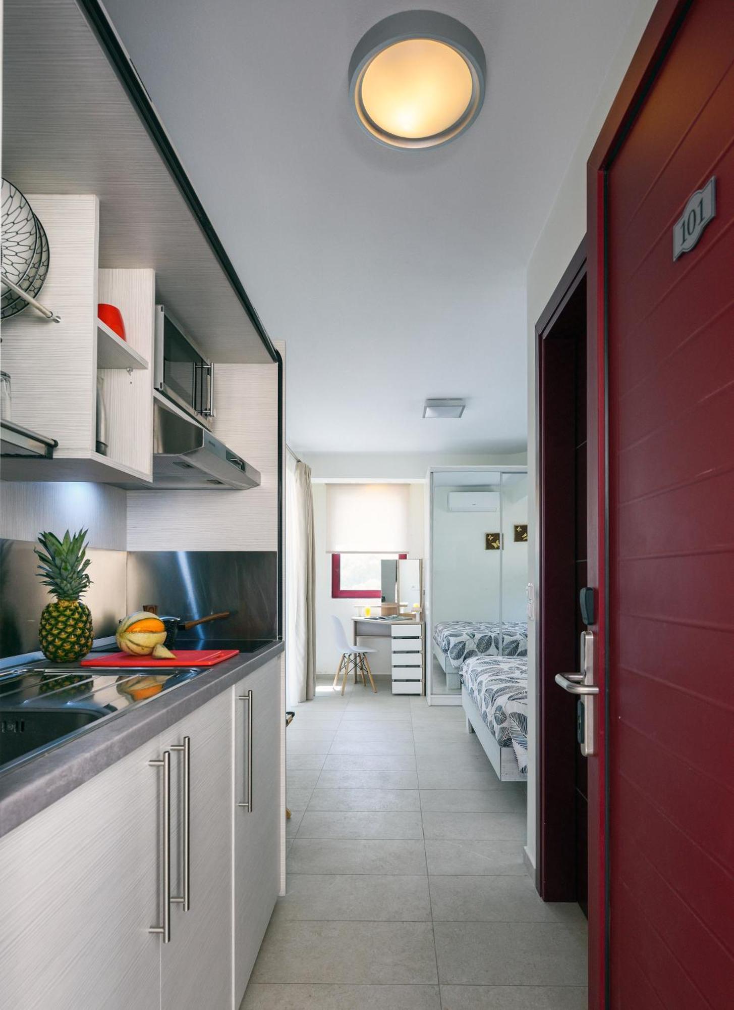 Elpiniki Luxury Rooms Nea Poteidaia Bagian luar foto