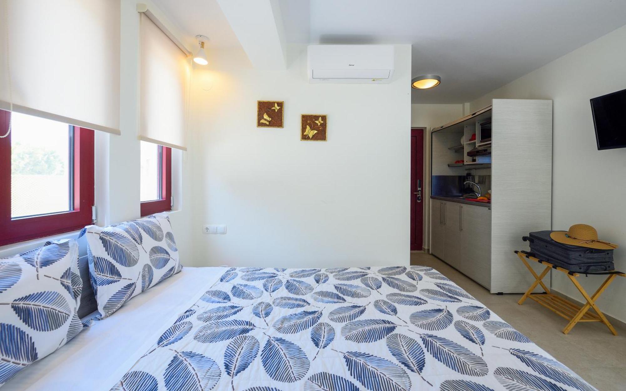 Elpiniki Luxury Rooms Nea Poteidaia Bagian luar foto