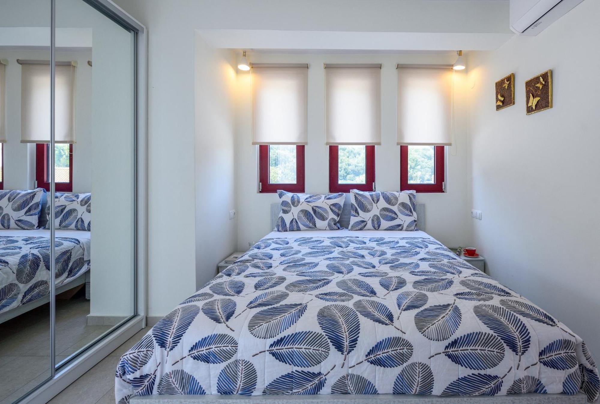 Elpiniki Luxury Rooms Nea Poteidaia Bagian luar foto