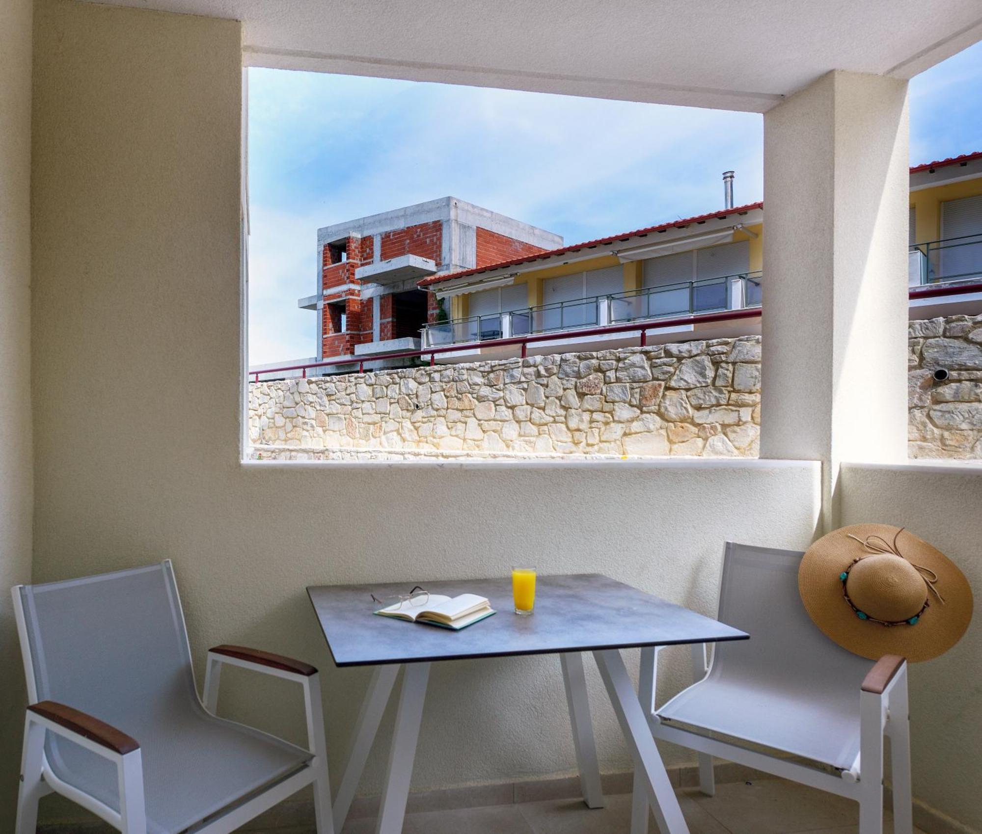Elpiniki Luxury Rooms Nea Poteidaia Bagian luar foto