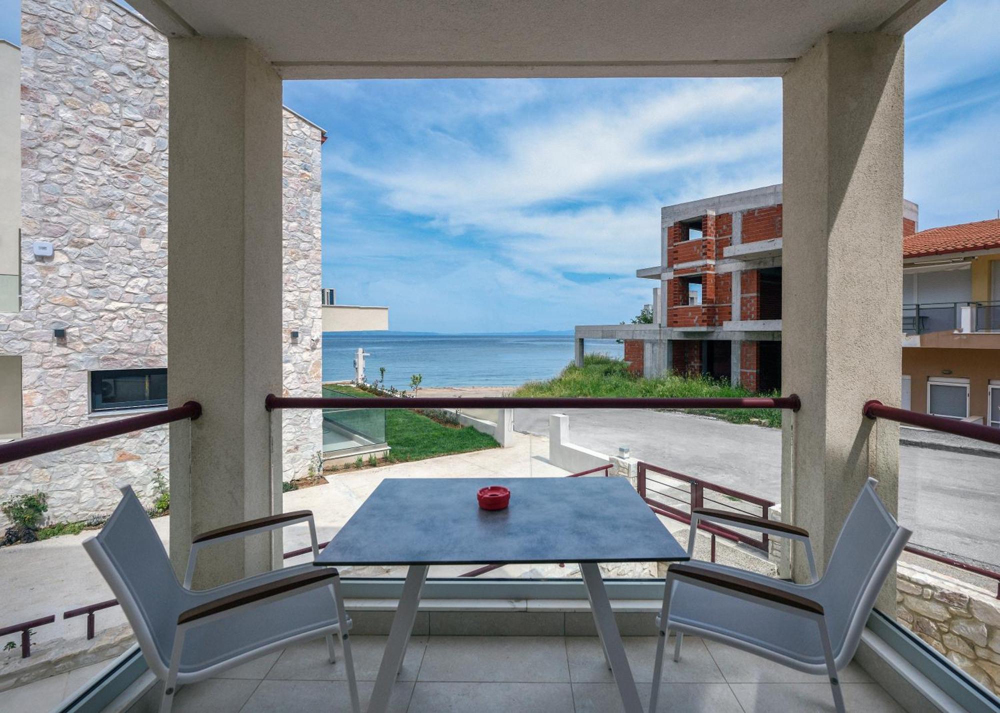 Elpiniki Luxury Rooms Nea Poteidaia Bagian luar foto