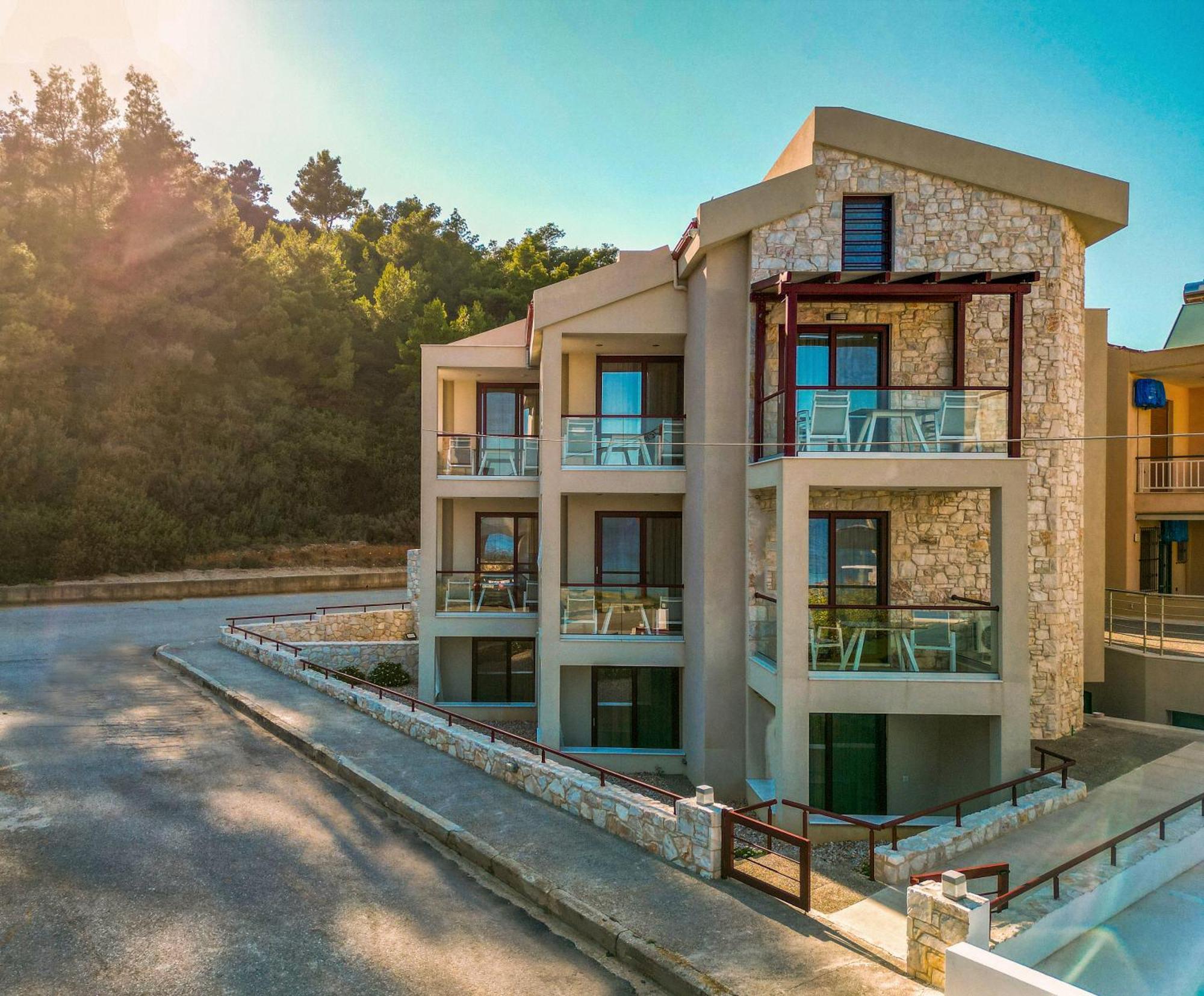 Elpiniki Luxury Rooms Nea Poteidaia Bagian luar foto